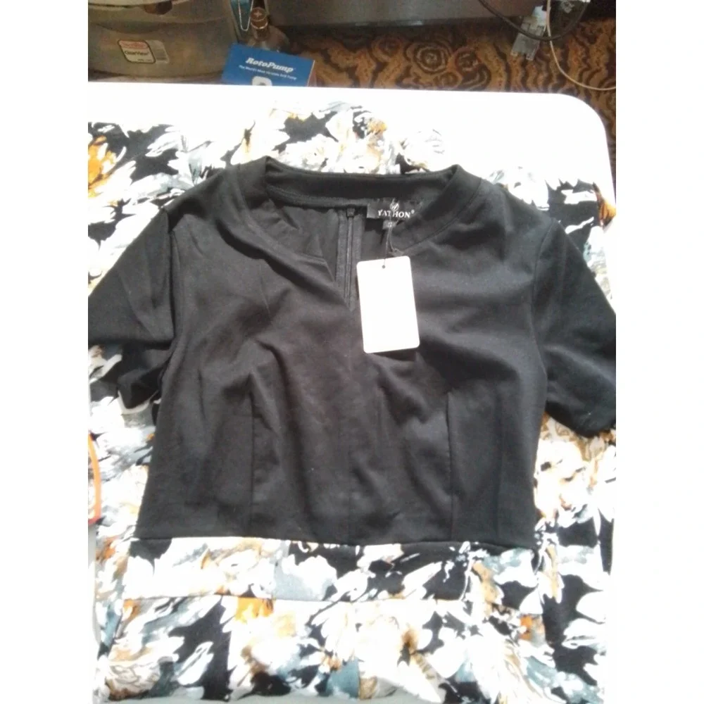 Fitted short sleeve Dress,  (See Description for measurements.) Off‎ sizes